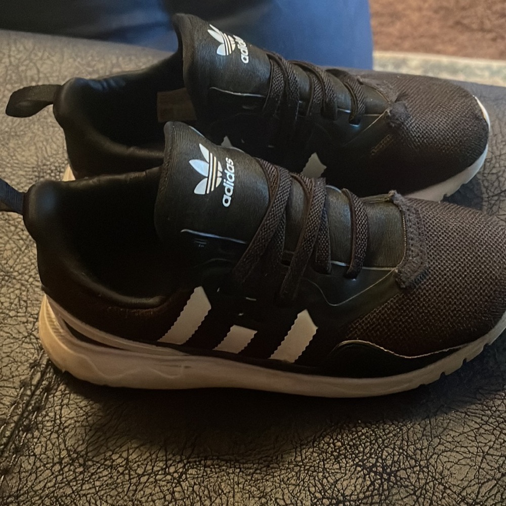 Adidas - Picture 4 of 9